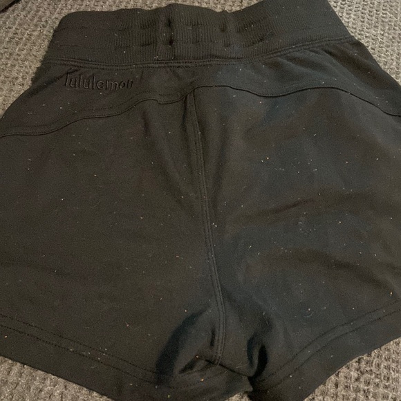 Lululemon shorts multicolored specks 0 - Picture 1 of 3